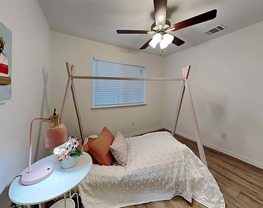 603 Briarwood Lane - Photo Thumbnail 7