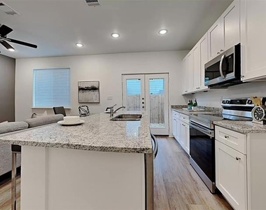 603 Briarwood Lane - Photo Thumbnail 5