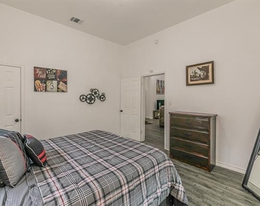 2514 Columbus Avenue - Photo Thumbnail 18