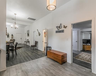 2514 Columbus Avenue - Photo Thumbnail 10