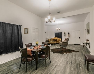 2514 Columbus Avenue - Photo Thumbnail 6