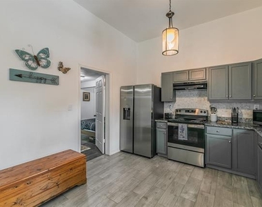 2514 Columbus Avenue - Photo Thumbnail 8