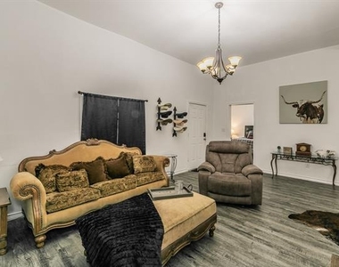 2514 Columbus Avenue - Photo Thumbnail 2
