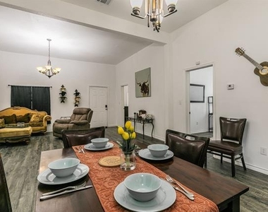 2514 Columbus Avenue - Photo Thumbnail 5
