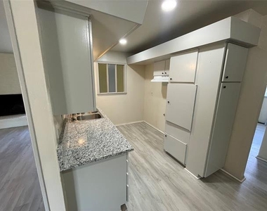 14046 Rolling Hills Lane - Photo Thumbnail 5
