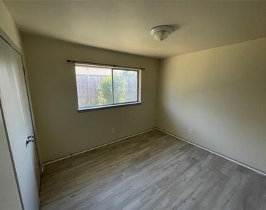 14046 Rolling Hills Lane - Photo Thumbnail 9