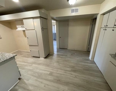 14046 Rolling Hills Lane - Photo Thumbnail 6