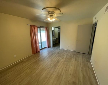 14046 Rolling Hills Lane - Photo Thumbnail 11