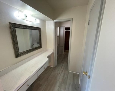 14046 Rolling Hills Lane - Photo Thumbnail 12