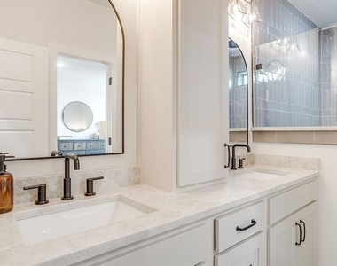 2824 Weisenberger Street - Photo Thumbnail 24
