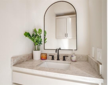 2824 Weisenberger Street - Photo Thumbnail 6