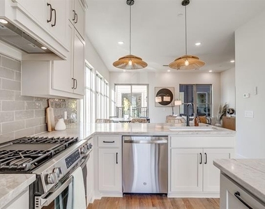2824 Weisenberger Street - Photo Thumbnail 3