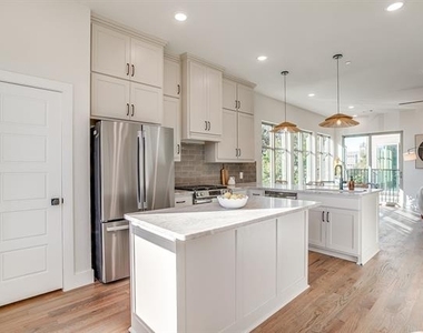 2824 Weisenberger Street - Photo Thumbnail 8
