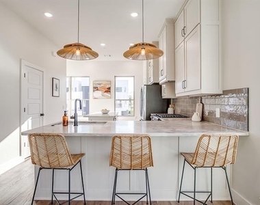 2824 Weisenberger Street - Photo Thumbnail 11