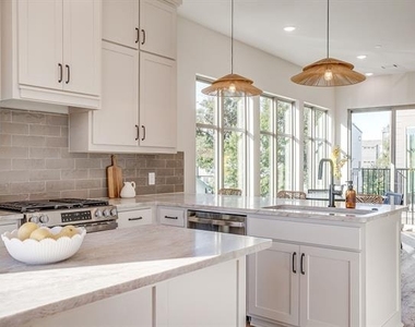 2824 Weisenberger Street - Photo Thumbnail 7