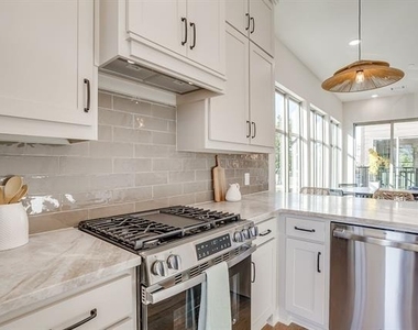 2824 Weisenberger Street - Photo Thumbnail 2