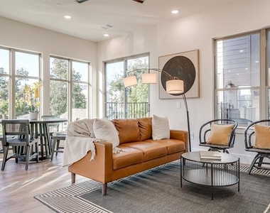2824 Weisenberger Street - Photo Thumbnail 19