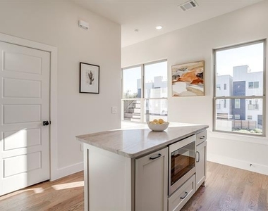 2824 Weisenberger Street - Photo Thumbnail 5