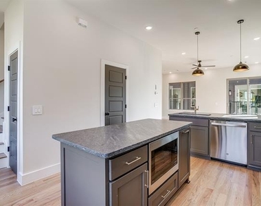 2820 Weisenberger Street - Photo Thumbnail 9