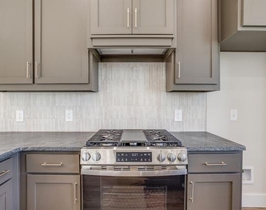 2820 Weisenberger Street - Photo Thumbnail 5