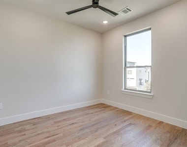 2820 Weisenberger Street - Photo Thumbnail 23