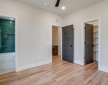 2820 Weisenberger Street - Photo Thumbnail 24