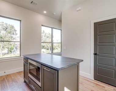 2820 Weisenberger Street - Photo Thumbnail 11