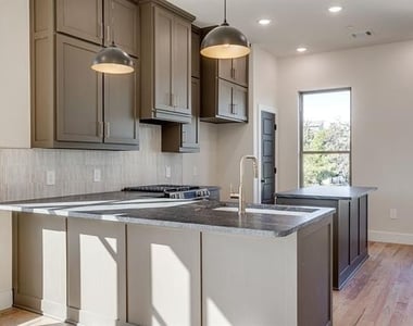 2820 Weisenberger Street - Photo Thumbnail 13