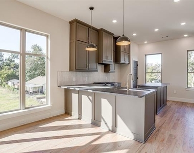 2820 Weisenberger Street - Photo Thumbnail 12