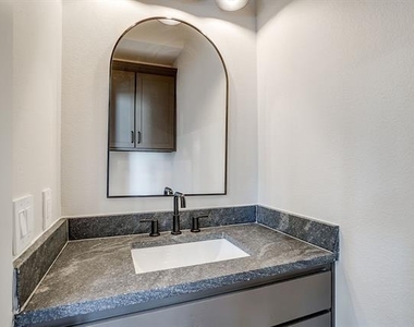 2820 Weisenberger Street - Photo Thumbnail 10