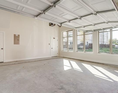 2820 Weisenberger Street - Photo Thumbnail 33