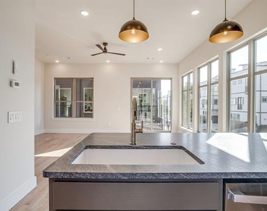 2820 Weisenberger Street - Photo Thumbnail 1