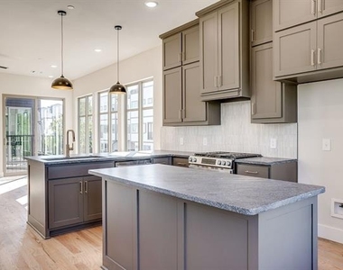 2820 Weisenberger Street - Photo Thumbnail 8