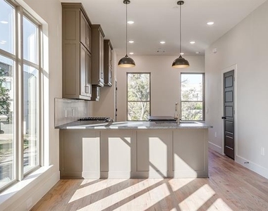 2820 Weisenberger Street - Photo Thumbnail 14