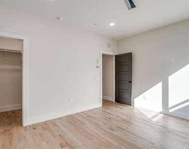 2820 Weisenberger Street - Photo Thumbnail 16