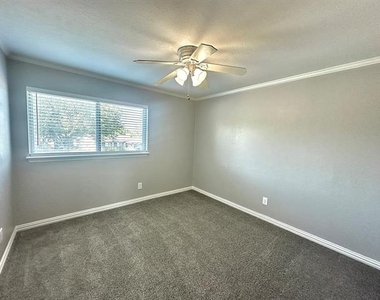 4304 Jenny Lane - Photo Thumbnail 20