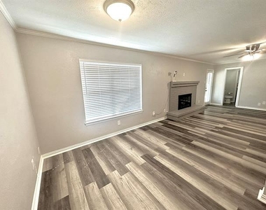 4304 Jenny Lane - Photo Thumbnail 9