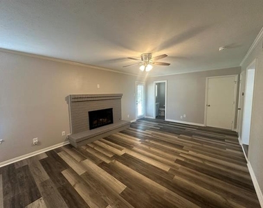 4304 Jenny Lane - Photo Thumbnail 5