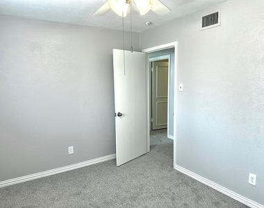 4304 Jenny Lane - Photo Thumbnail 16