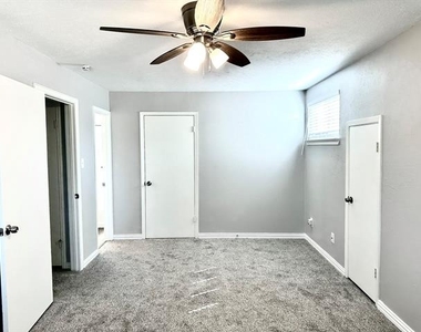 4304 Jenny Lane - Photo Thumbnail 13