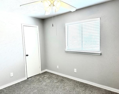 4304 Jenny Lane - Photo Thumbnail 15