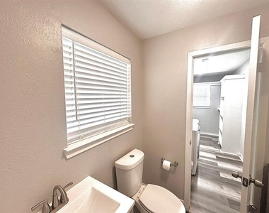 4304 Jenny Lane - Photo Thumbnail 11