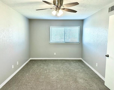 4304 Jenny Lane - Photo Thumbnail 12