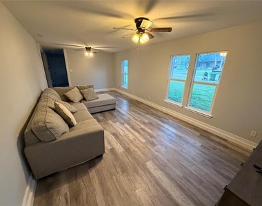 150 Ash Creek Court - Photo Thumbnail 2