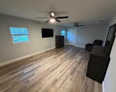 150 Ash Creek Court - Photo Thumbnail 7