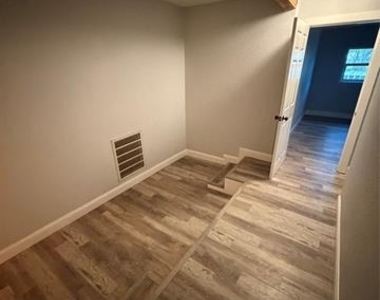 150 Ash Creek Court - Photo Thumbnail 10