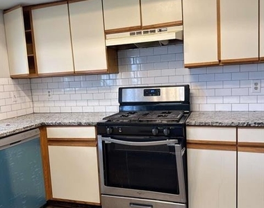 422 Woodmere Drive - Photo Thumbnail 3