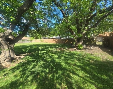 422 Woodmere Drive - Photo Thumbnail 16