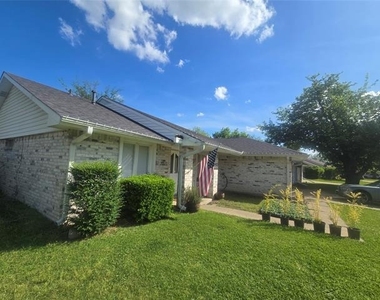 422 Woodmere Drive - Photo Thumbnail 17