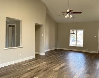 422 Woodmere Drive - Photo Thumbnail 1